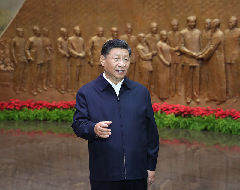 9月12日，中共中央總書記、國家主席、中央軍委主席習(xí)近平視察中共中央北京香山革命紀(jì)念地。這是習(xí)近平在香山革命紀(jì)念館參觀《為新中國奠基》主題展覽，并發(fā)表重要講話。